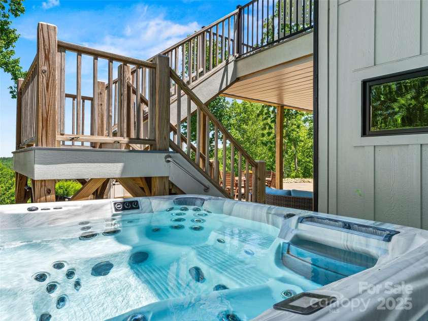 147 Nassau Ridge, Brevard, NC 28712.  MLS# CAR4275711, YatesRealty ID 26106. 