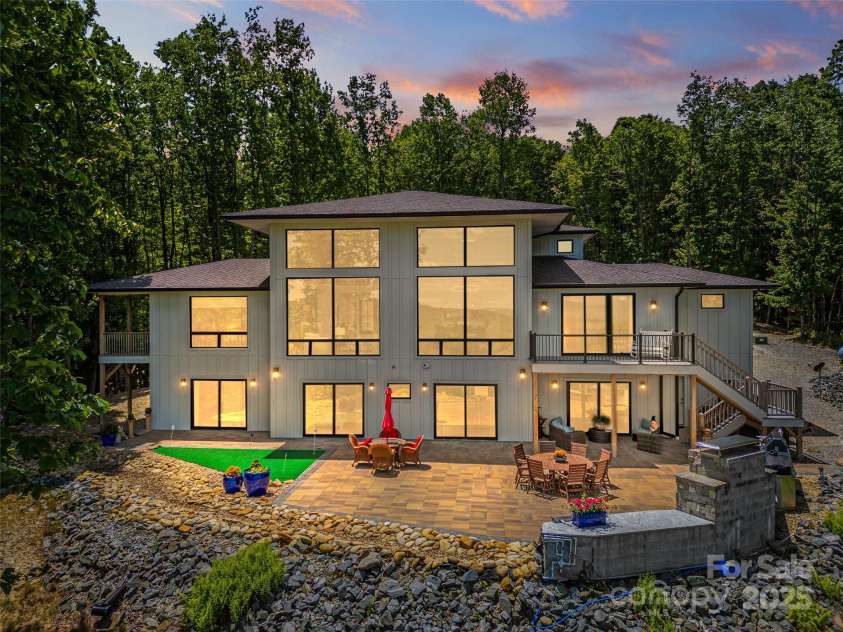 147 Nassau Ridge, Brevard, NC 28712.  MLS# CAR4275711, YatesRealty ID 26106. 