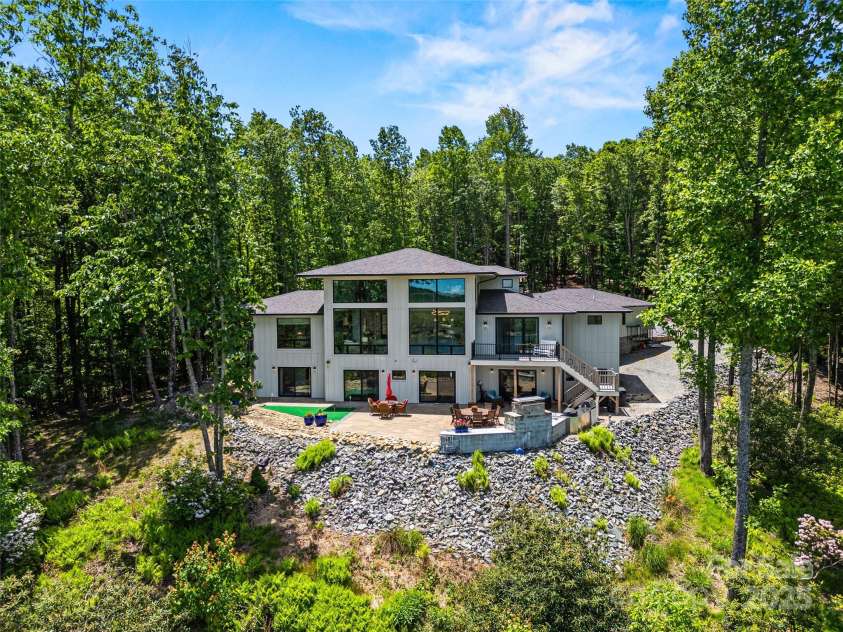 147 Nassau Ridge, Brevard, NC 28712.  MLS# CAR4275711, YatesRealty ID 26106. 