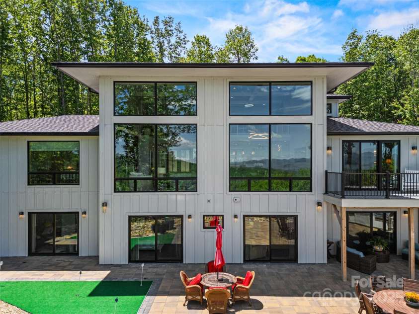 147 Nassau Ridge, Brevard, NC 28712.  MLS# CAR4275711, YatesRealty ID 26106. 