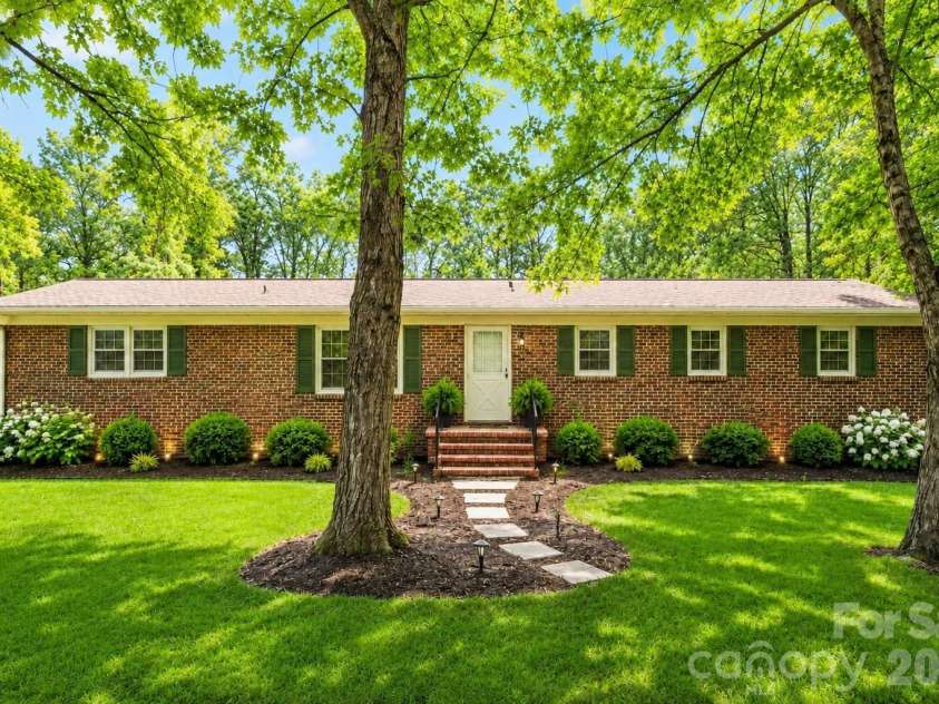 211 Lakeview Road, Cherryville, NC 28021.  MLS# CAR4387475, YatesRealty ID 26106. 