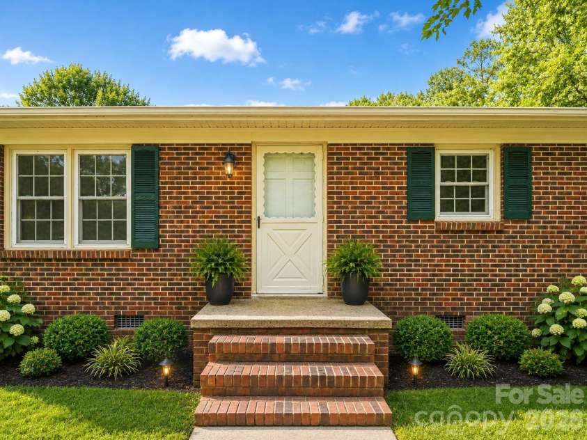 211 Lakeview Road, Cherryville, NC 28021.  MLS# CAR4387475, YatesRealty ID 26106. 