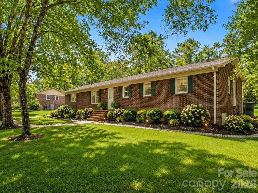 211 Lakeview Road, Cherryville, NC 28021.  MLS# CAR4387475, YatesRealty ID 26106. 