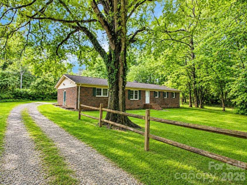 211 Lakeview Road, Cherryville, NC 28021.  MLS# CAR4387475, YatesRealty ID 26106. 