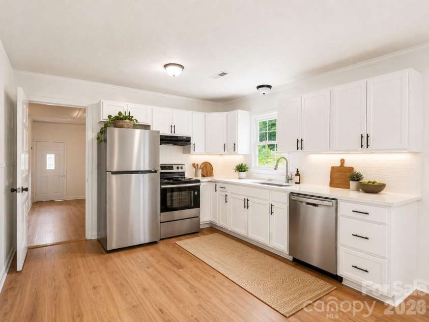 211 Lakeview Road, Cherryville, NC 28021.  MLS# CAR4387475, YatesRealty ID 26106. 