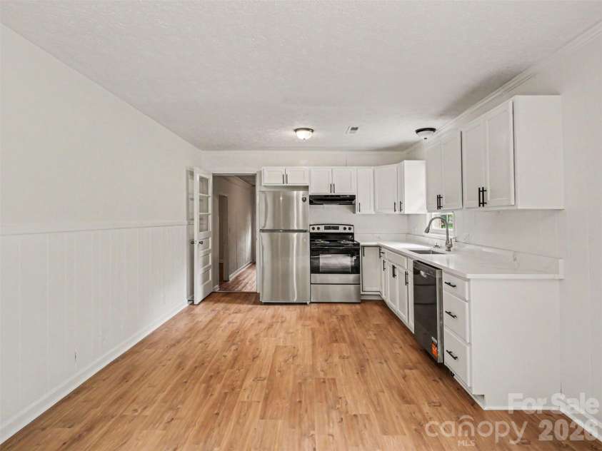 211 Lakeview Road, Cherryville, NC 28021.  MLS# CAR4387475, YatesRealty ID 26106. 
