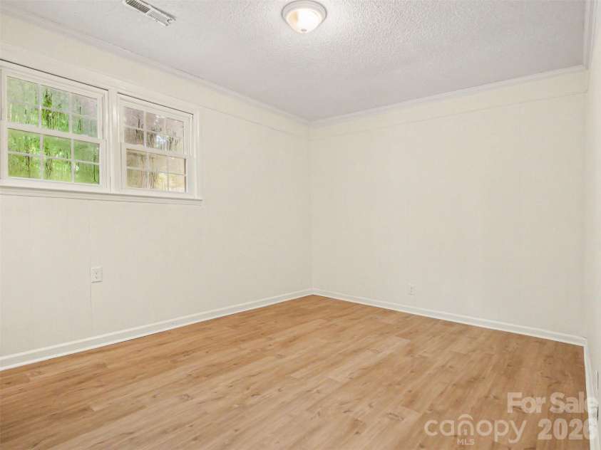 211 Lakeview Road, Cherryville, NC 28021.  MLS# CAR4387475, YatesRealty ID 26106. 