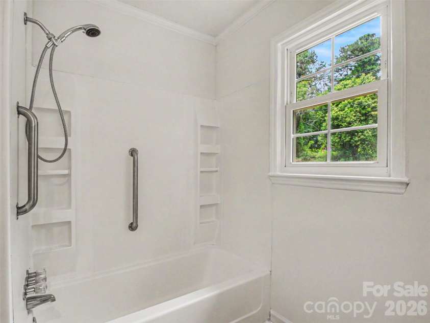 211 Lakeview Road, Cherryville, NC 28021.  MLS# CAR4387475, YatesRealty ID 26106. 