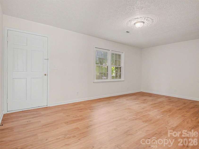 211 Lakeview Road, Cherryville, NC 28021.  MLS# CAR4387475, YatesRealty ID 26106. 