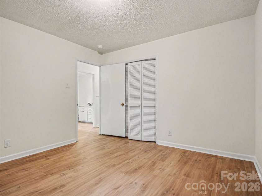 211 Lakeview Road, Cherryville, NC 28021.  MLS# CAR4387475, YatesRealty ID 26106. 