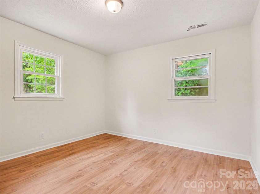 211 Lakeview Road, Cherryville, NC 28021.  MLS# CAR4387475, YatesRealty ID 26106. 