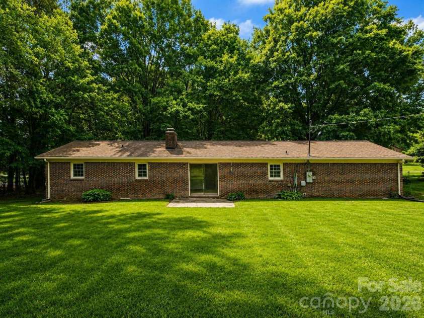 211 Lakeview Road, Cherryville, NC 28021.  MLS# CAR4387475, YatesRealty ID 26106. 