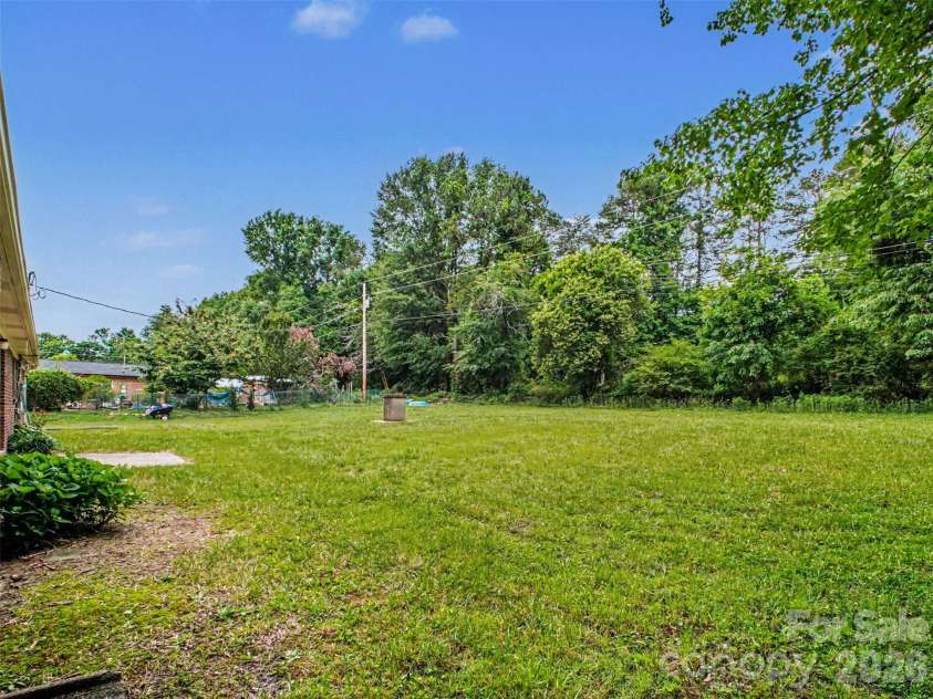 211 Lakeview Road, Cherryville, NC 28021.  MLS# CAR4387475, YatesRealty ID 26106. 