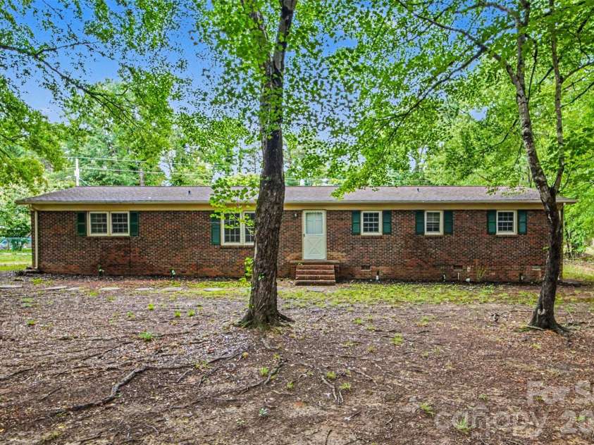 211 Lakeview Road, Cherryville, NC 28021.  MLS# CAR4387475, YatesRealty ID 26106. 