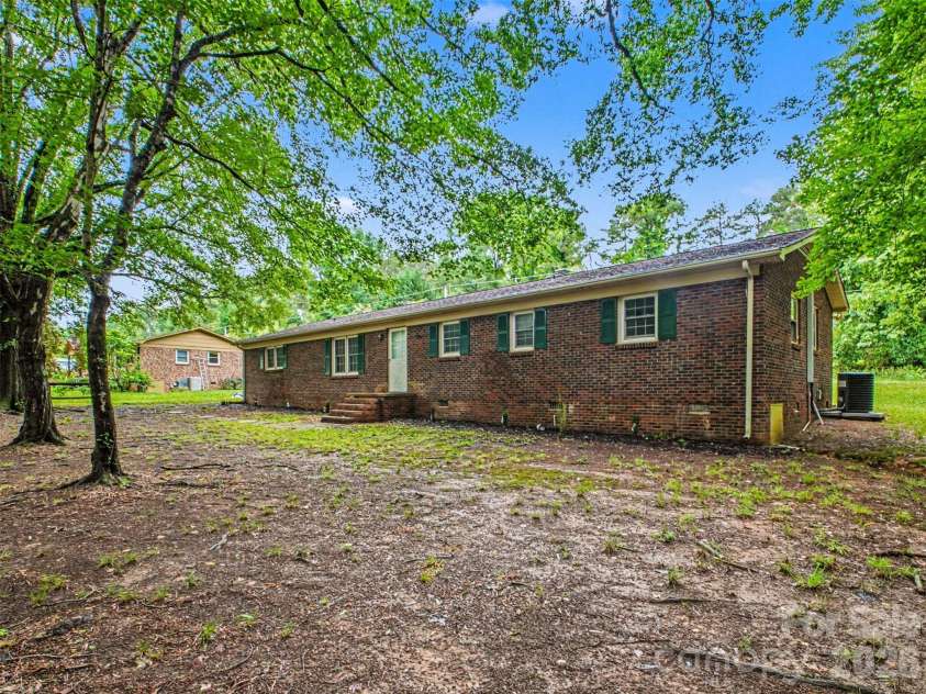 211 Lakeview Road, Cherryville, NC 28021.  MLS# CAR4387475, YatesRealty ID 26106. 