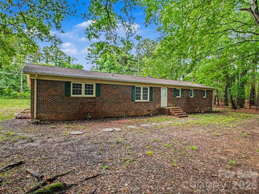 211 Lakeview Road, Cherryville, NC 28021.  MLS# CAR4387475, YatesRealty ID 26106. 