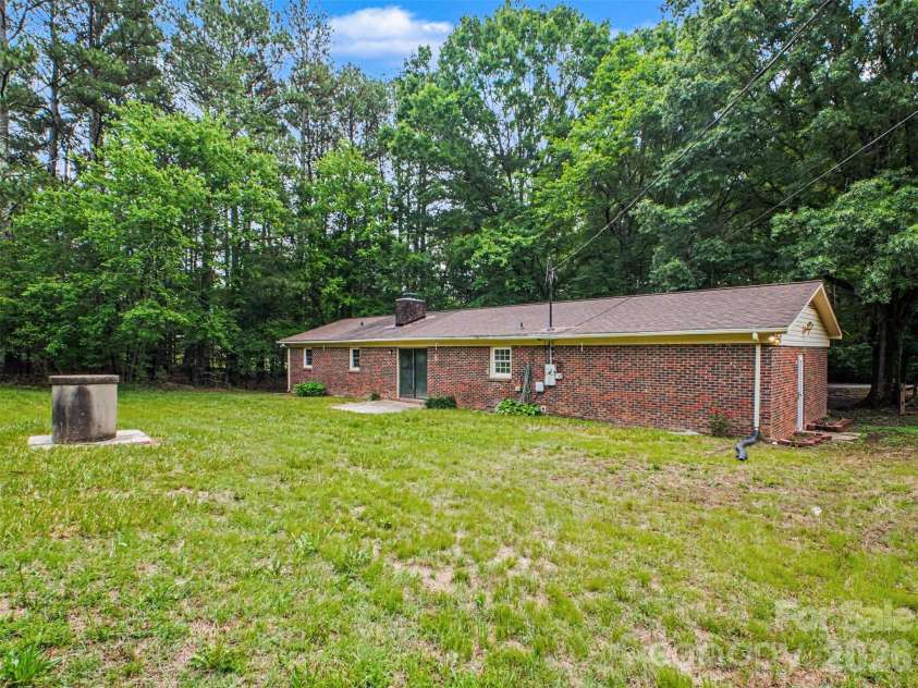 211 Lakeview Road, Cherryville, NC 28021.  MLS# CAR4387475, YatesRealty ID 26106. 