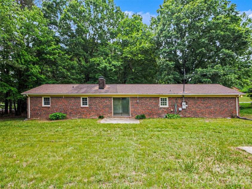 211 Lakeview Road, Cherryville, NC 28021.  MLS# CAR4387475, YatesRealty ID 26106. 
