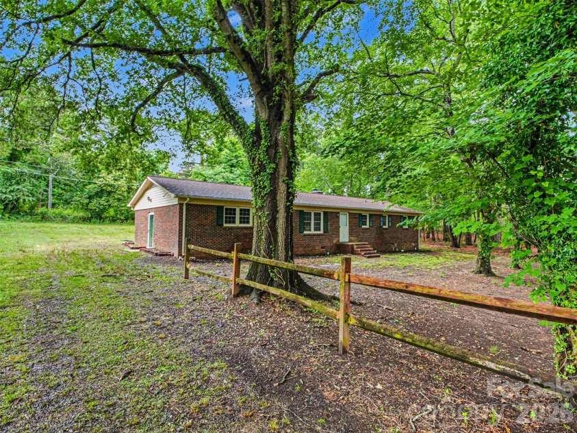 211 Lakeview Road, Cherryville, NC 28021.  MLS# CAR4387475, YatesRealty ID 26106. 