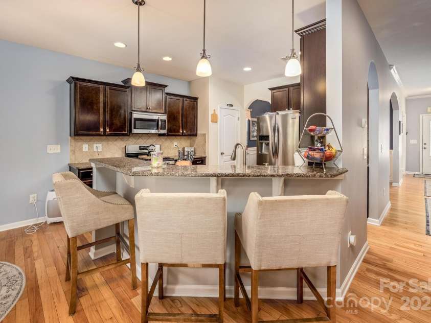 134 Cherry Bark Drive, Mooresville, NC 28117.  MLS# CAR4274473, YatesRealty ID 26107. Kitchen w/Eat-At Breakfast Bar
