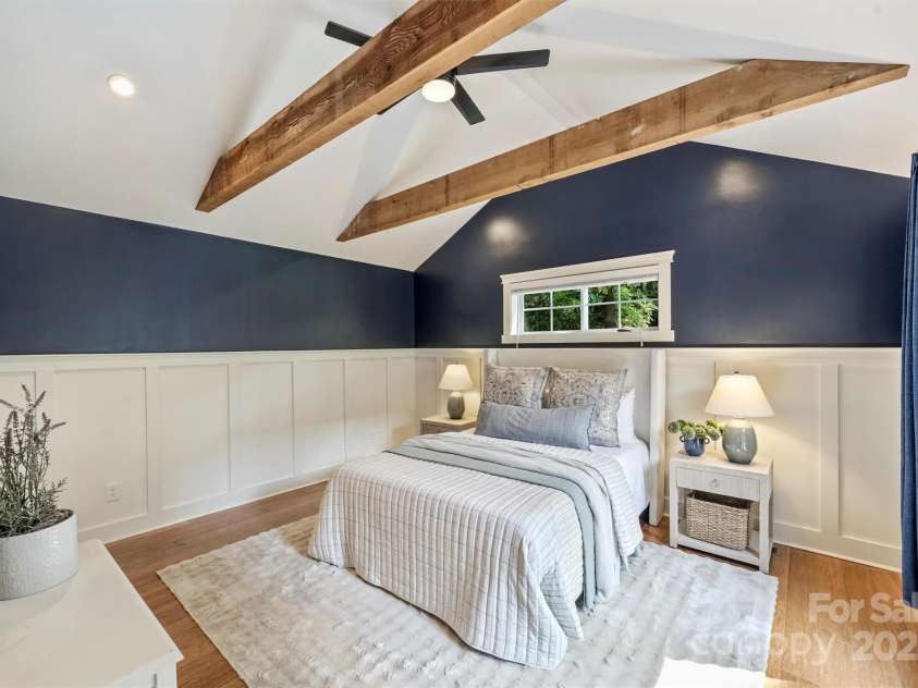 1522 Barberry Court, Charlotte, NC 28211.  MLS# CAR4258498, YatesRealty ID 2611. Fantastic primary suite addition with vaulted ceilings!