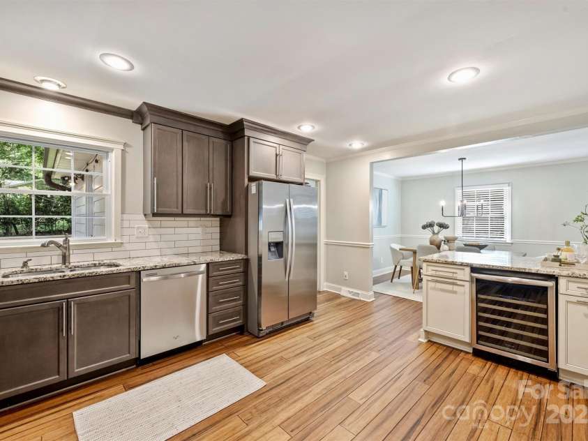 1522 Barberry Court, Charlotte, NC 28211.  MLS# CAR4258498, YatesRealty ID 2611. Kitchen