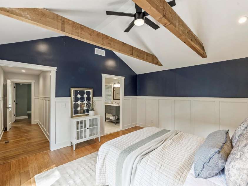 1522 Barberry Court, Charlotte, NC 28211.  MLS# CAR4258498, YatesRealty ID 2611. Primary Bedroom