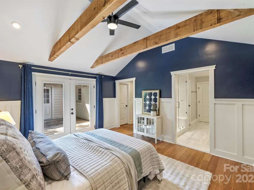 1522 Barberry Court, Charlotte, NC 28211.  MLS# CAR4258498, YatesRealty ID 2611. Primary Suite