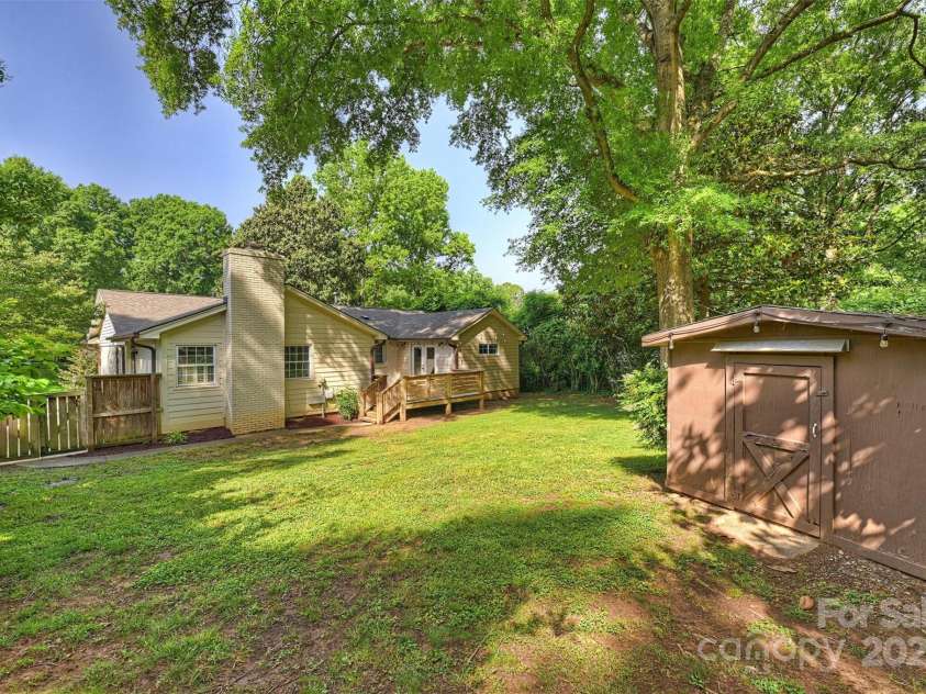 1522 Barberry Court, Charlotte, NC 28211.  MLS# CAR4258498, YatesRealty ID 2611. Shed in backyard (sold as is).