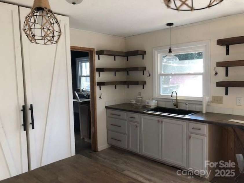 809 Briarcliff Road, Gastonia, NC 28056.  MLS# CAR4333745, YatesRealty ID 2611. 