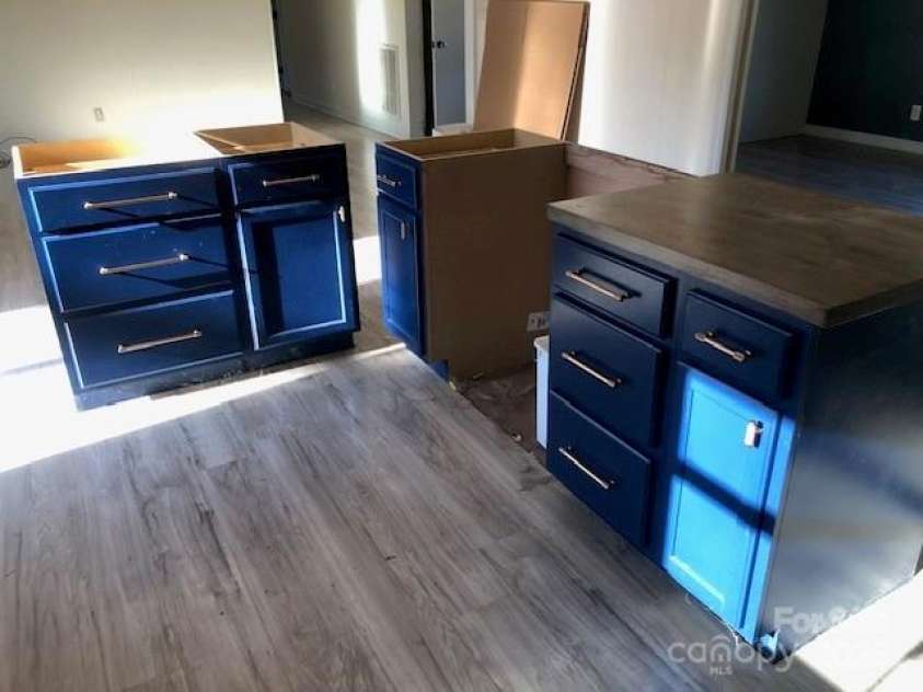 809 Briarcliff Road, Gastonia, NC 28056.  MLS# CAR4333745, YatesRealty ID 2611. 