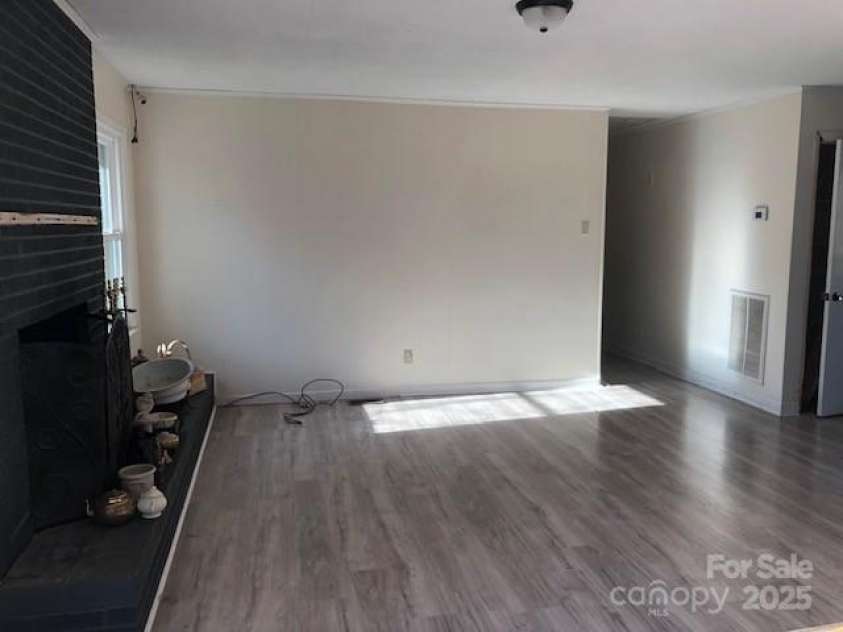 809 Briarcliff Road, Gastonia, NC 28056.  MLS# CAR4333745, YatesRealty ID 2611. 