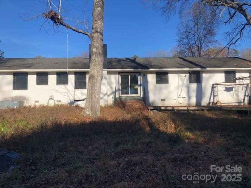 809 Briarcliff Road, Gastonia, NC 28056.  MLS# CAR4333745, YatesRealty ID 2611. 