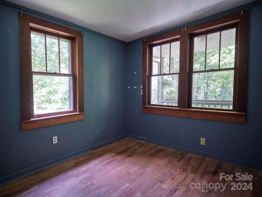 245 Tom Laws Lane, Elk Park, NC 28622.  MLS# CAR4182537, YatesRealty ID 26111. 