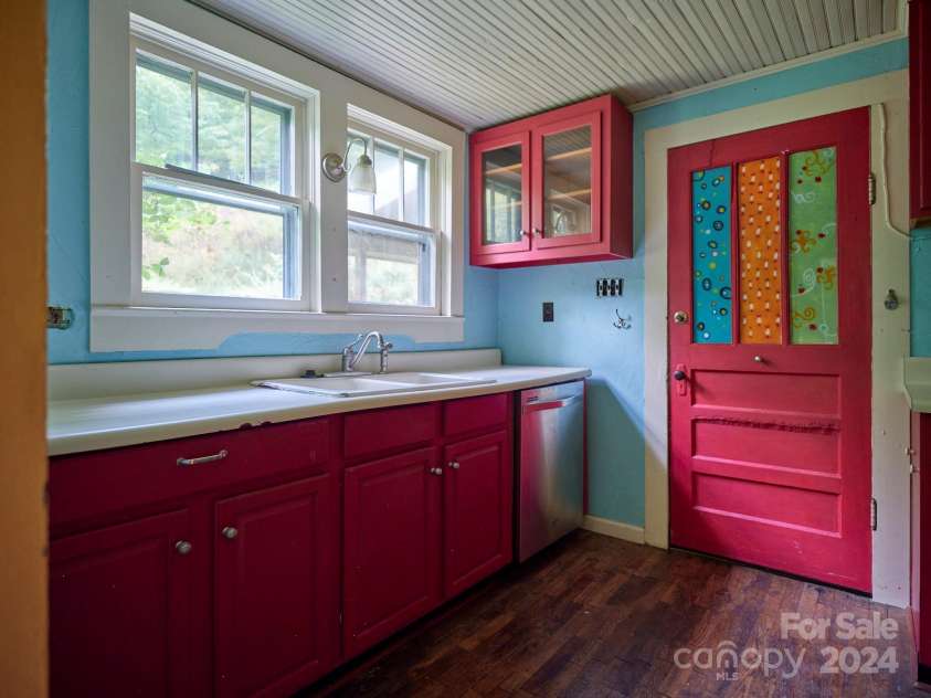 245 Tom Laws Lane, Elk Park, NC 28622.  MLS# CAR4182537, YatesRealty ID 26111. 