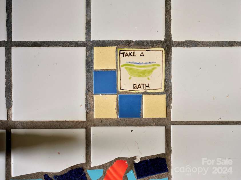 245 Tom Laws Lane, Elk Park, NC 28622.  MLS# CAR4182537, YatesRealty ID 26111. 