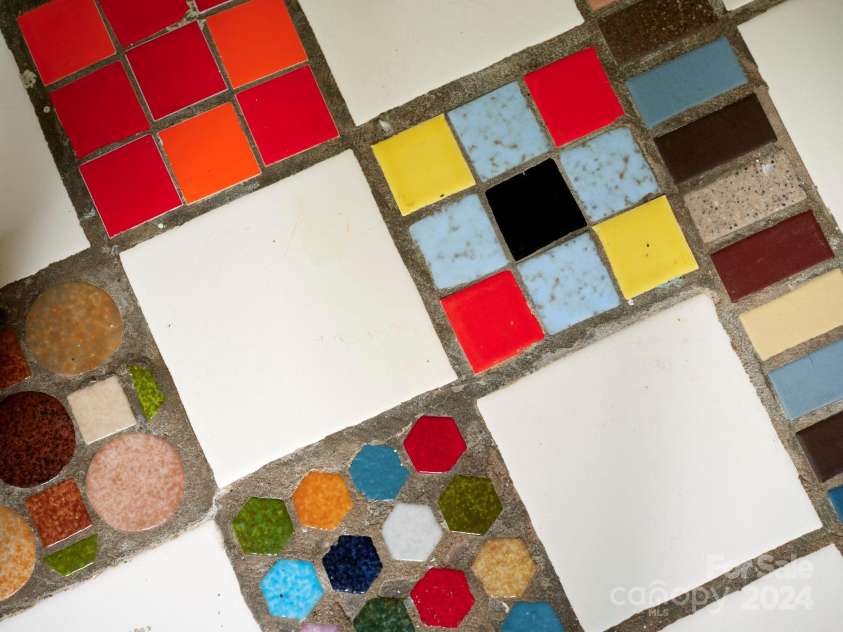 245 Tom Laws Lane, Elk Park, NC 28622.  MLS# CAR4182537, YatesRealty ID 26111. 