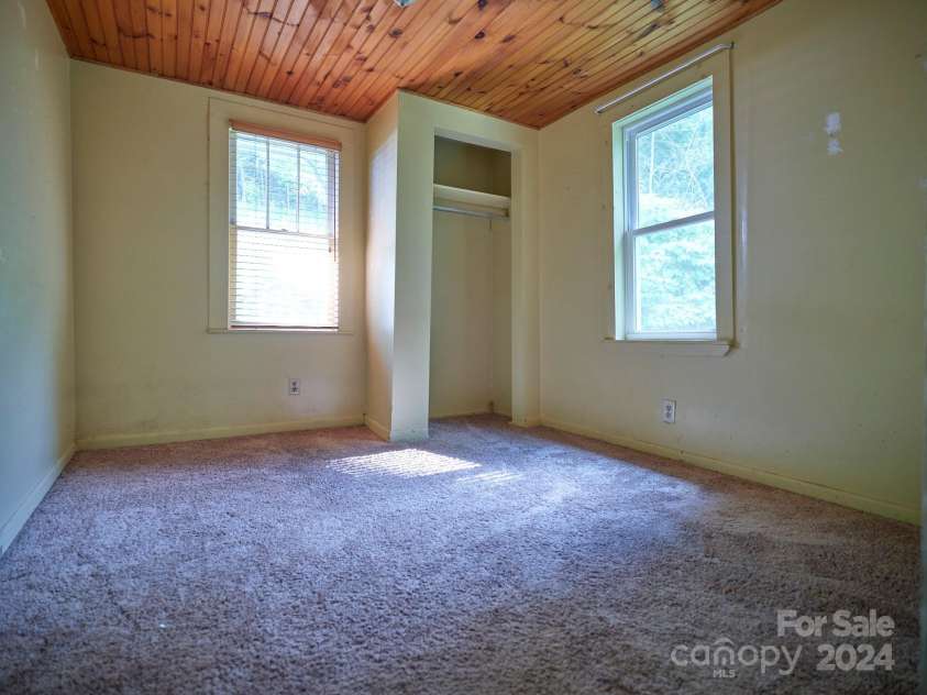 245 Tom Laws Lane, Elk Park, NC 28622.  MLS# CAR4182537, YatesRealty ID 26111. 