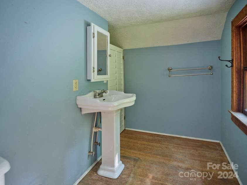 245 Tom Laws Lane, Elk Park, NC 28622.  MLS# CAR4182537, YatesRealty ID 26111. 