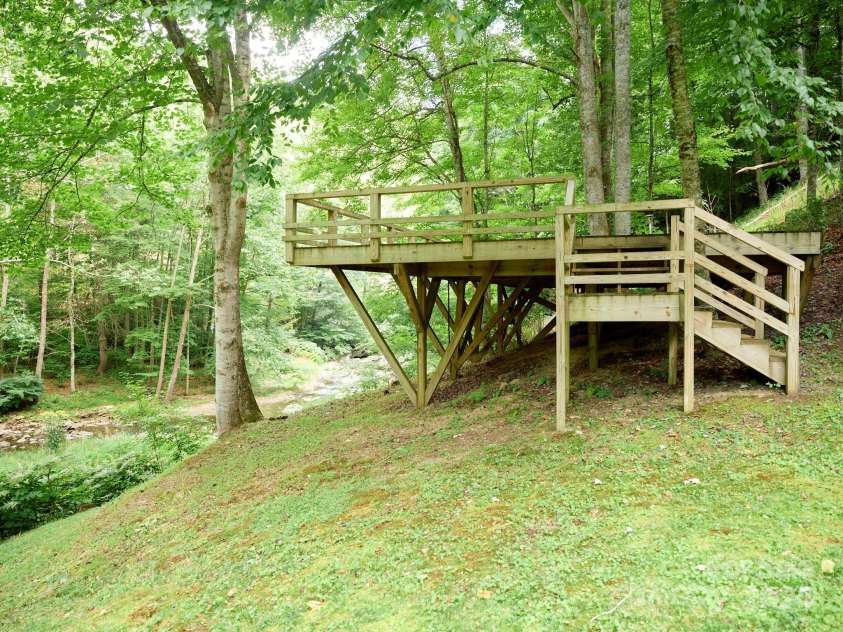 245 Tom Laws Lane, Elk Park, NC 28622.  MLS# CAR4182537, YatesRealty ID 26111. 