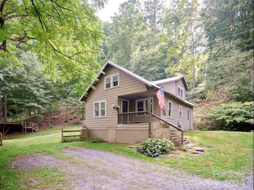 245 Tom Laws Lane, Elk Park, NC 28622.  MLS# CAR4182537, YatesRealty ID 26111. 