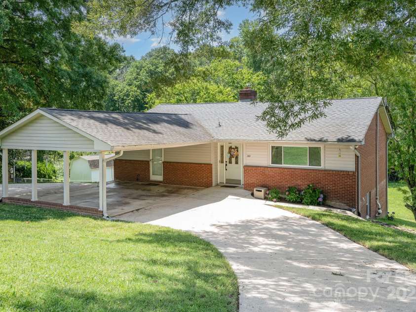 301 Rosemont Avenue, Concord, NC 28025.  MLS# CAR4275939, YatesRealty ID 26112. 