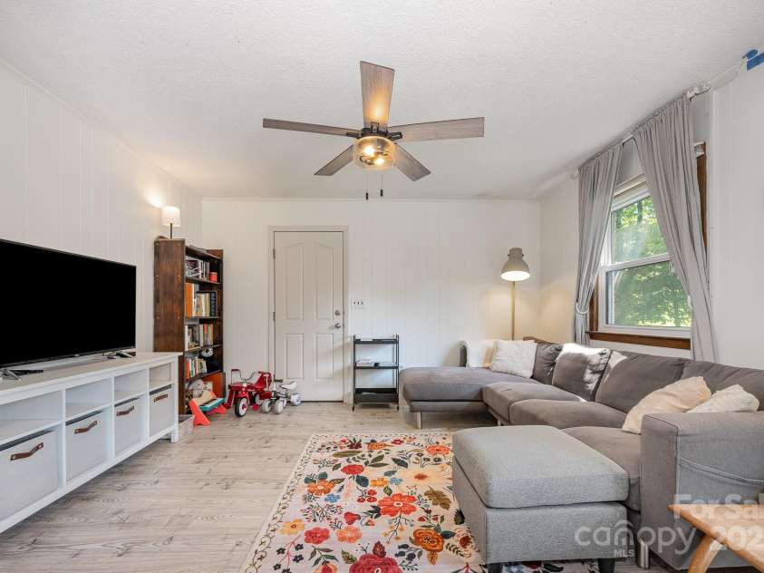 301 Rosemont Avenue, Concord, NC 28025.  MLS# CAR4275939, YatesRealty ID 26112. 