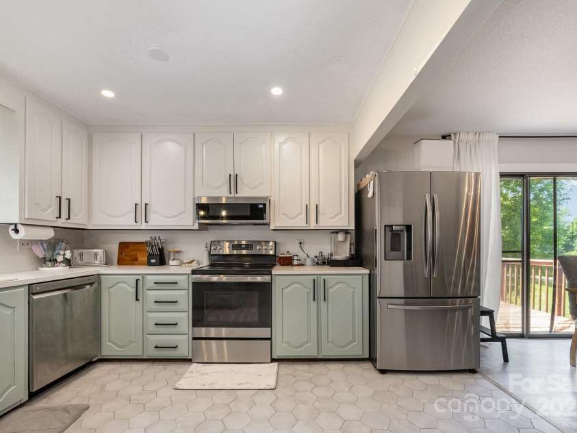 301 Rosemont Avenue, Concord, NC 28025.  MLS# CAR4275939, YatesRealty ID 26112. 