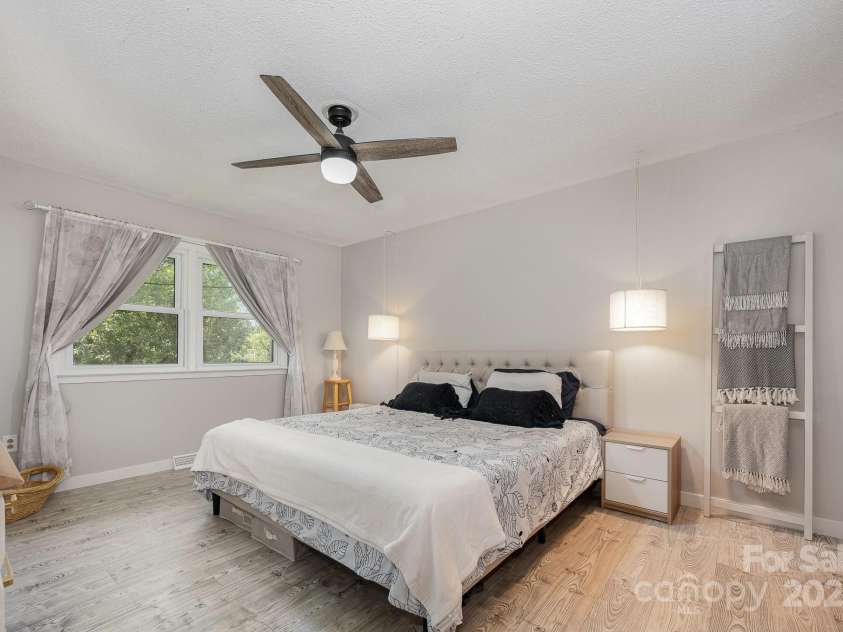 301 Rosemont Avenue, Concord, NC 28025.  MLS# CAR4275939, YatesRealty ID 26112. 