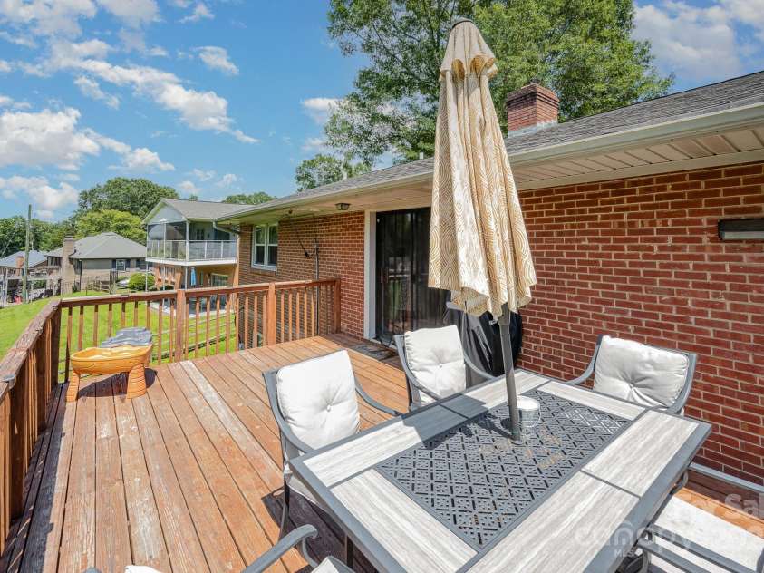 301 Rosemont Avenue, Concord, NC 28025.  MLS# CAR4275939, YatesRealty ID 26112. 