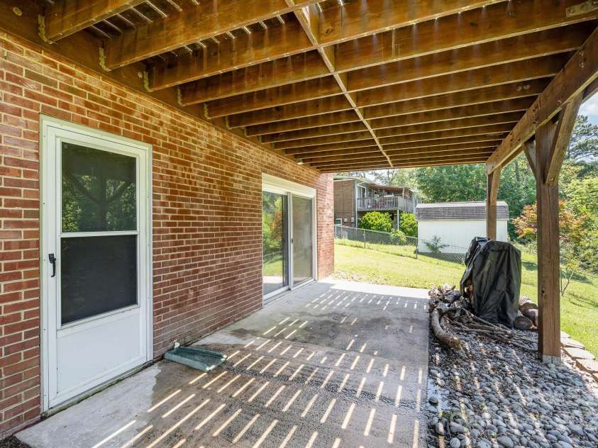 301 Rosemont Avenue, Concord, NC 28025.  MLS# CAR4275939, YatesRealty ID 26112. 