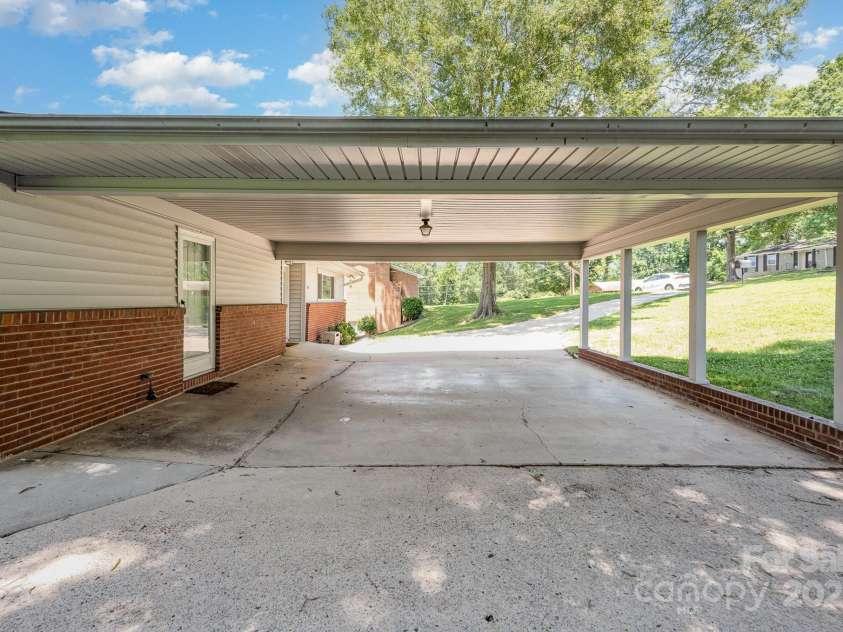 301 Rosemont Avenue, Concord, NC 28025.  MLS# CAR4275939, YatesRealty ID 26112. 