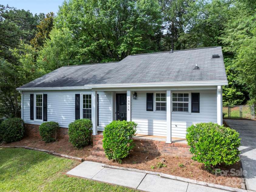 10016 Heathergate Lane, Mint Hill, NC 28227.  MLS# CAR4270062, YatesRealty ID 26113. 