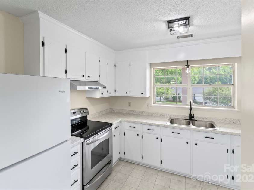 10016 Heathergate Lane, Mint Hill, NC 28227.  MLS# CAR4270062, YatesRealty ID 26113. 